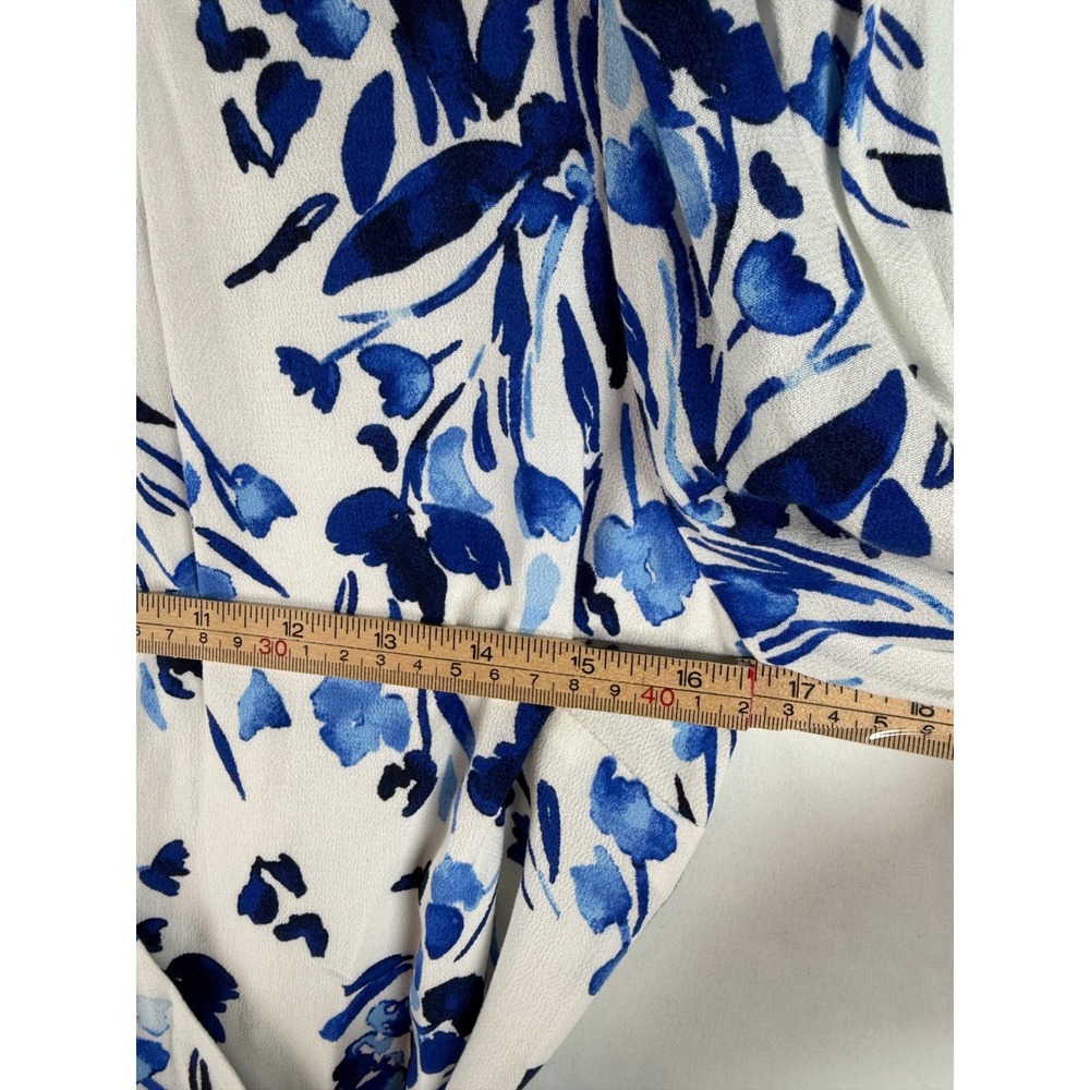 Banana Republic Blue White Floral Wrap Dress Short Sleeve Smocked V-Neck Size 2 - Picture 3 of 7